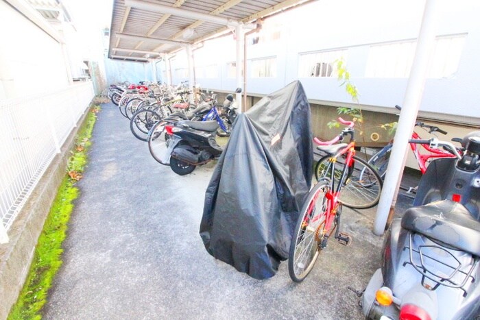 物件外観写真3　(駐輪場)