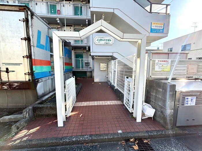 物件外観写真3　(エントランス部分)