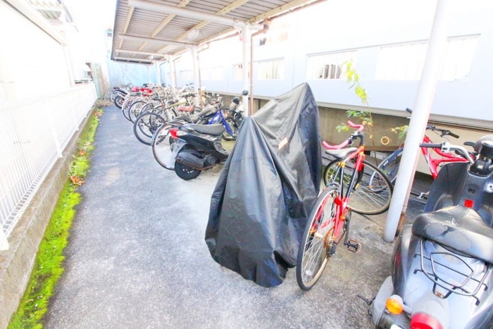 物件外観写真3　(駐輪場)
