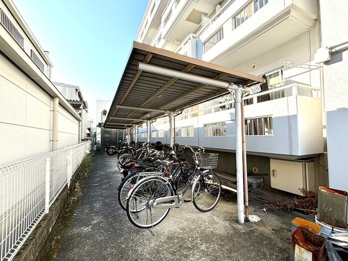 物件外観写真5　(駐輪場)