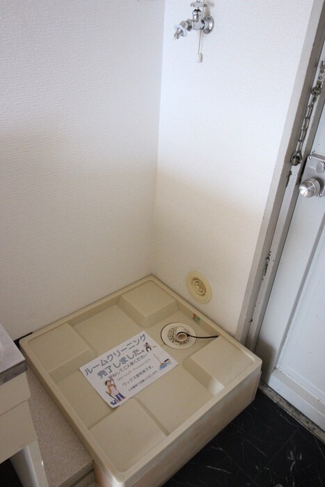 物件内観写真13　(洗濯機置場)