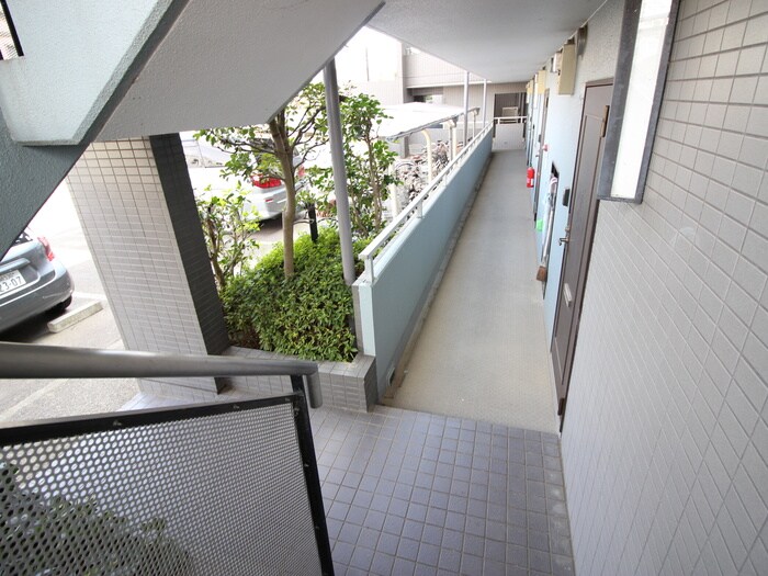 物件外観写真4　(エントランス部分)