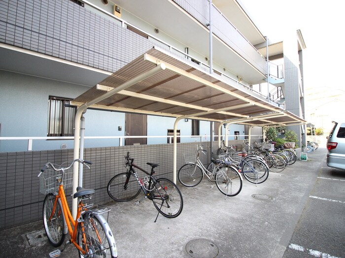 物件外観写真5　(駐輪場)