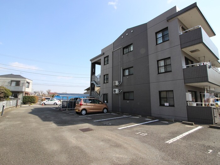 物件外観写真6　(駐車場)