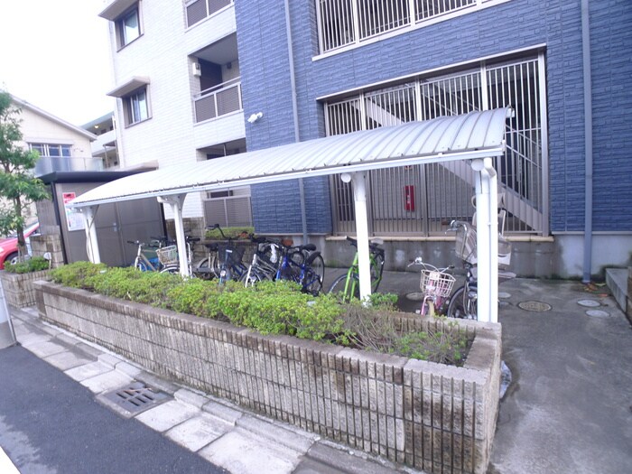 物件外観写真6　(駐輪場)
