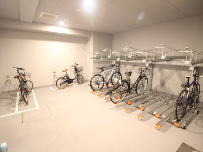 物件外観写真4　(駐輪場)