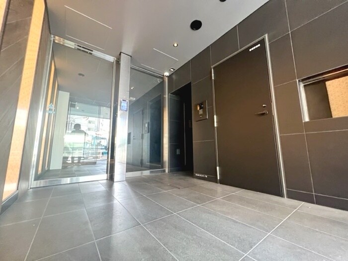 物件外観写真6　(エントランス部分)