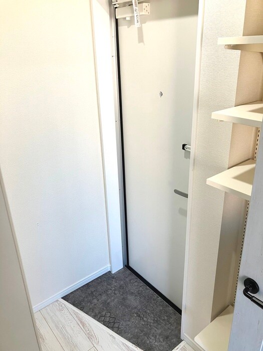 物件内観写真16　(玄関)