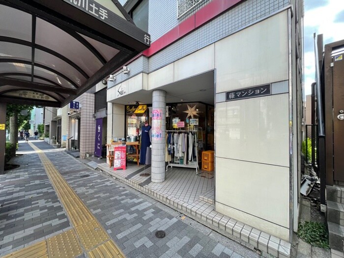 物件外観写真3　(エントランス部分)