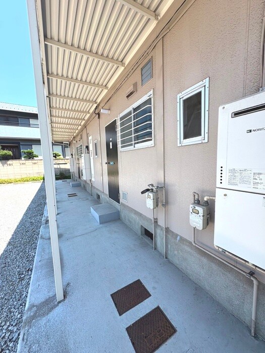 物件外観写真3　(エントランス部分)