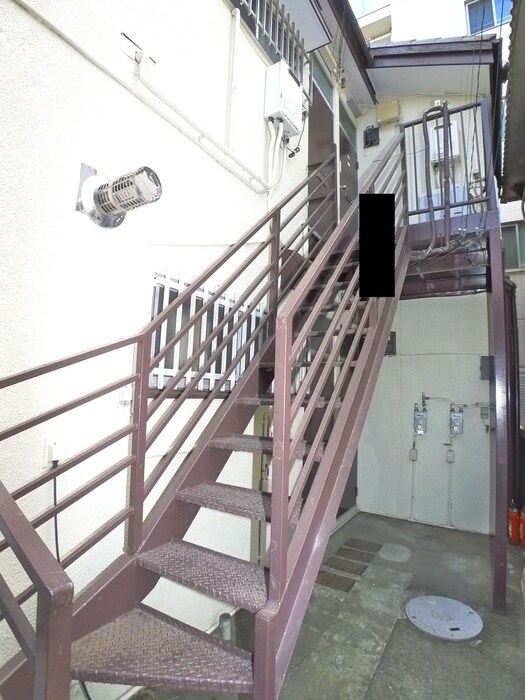 物件外観写真5　(エントランス部分)