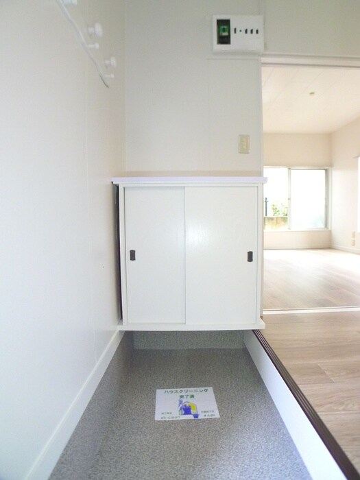 物件内観写真16　(玄関)