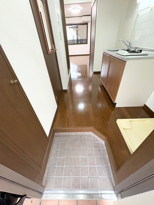 物件内観写真14　(玄関)