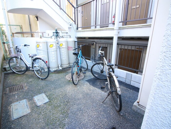 物件外観写真6　(駐輪場)