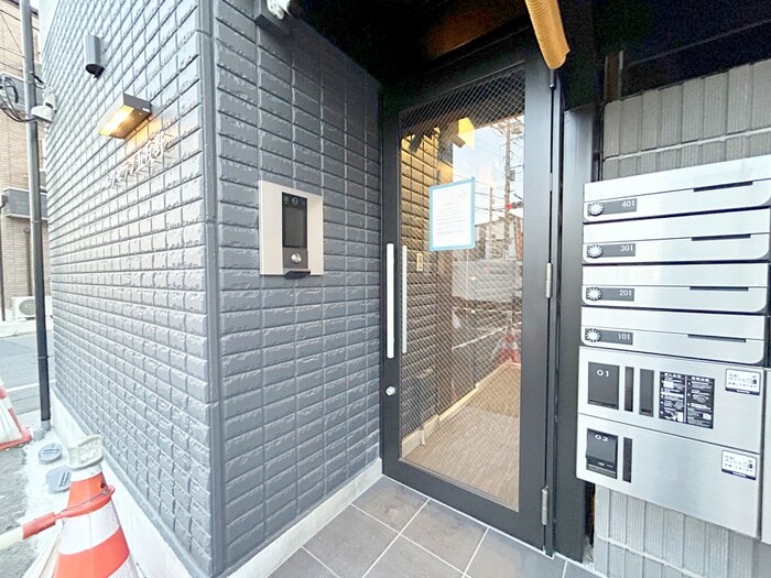 エクセラン五反野のエントランス部分