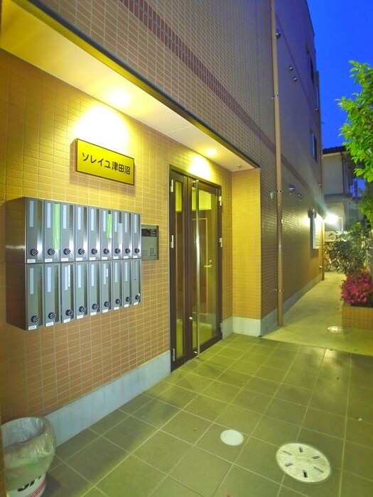 物件外観写真3　(エントランス部分)