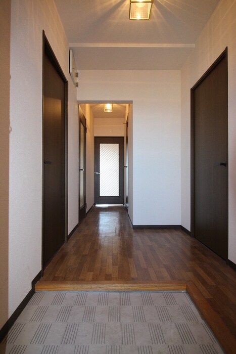 物件内観写真7　(玄関)