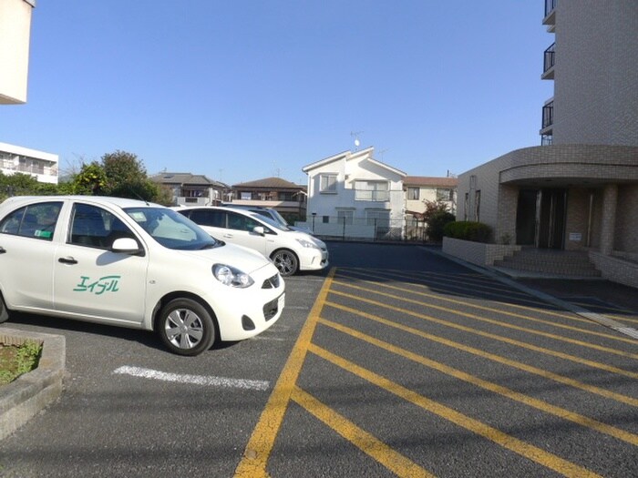物件外観写真3　(駐車場)