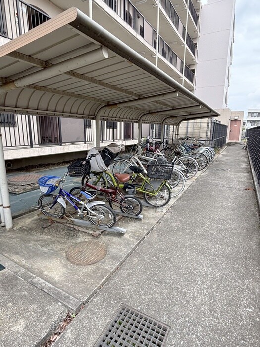 物件外観写真6　(駐輪場)