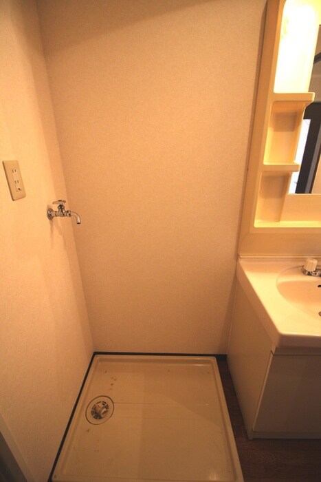 物件内観写真15　(洗濯機置場)