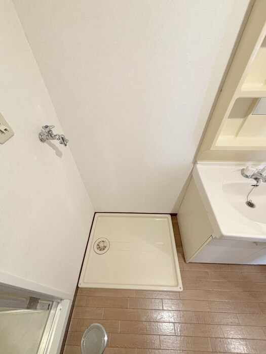 物件内観写真16　(洗濯機置場)