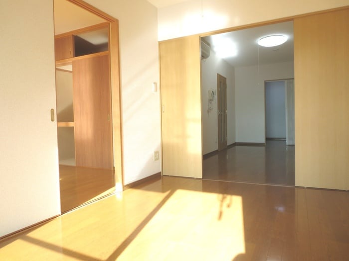 物件内観写真4　(居室)