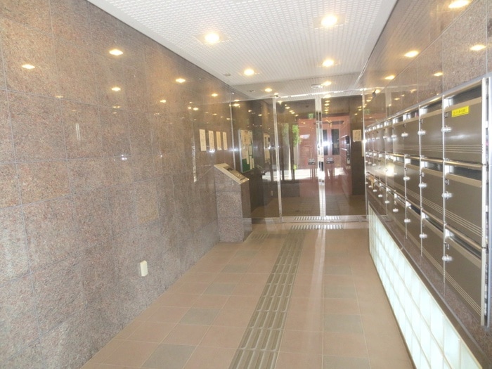 物件外観写真3　(エントランス部分)