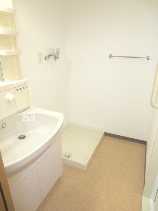 物件内観写真11　(洗濯機置場)