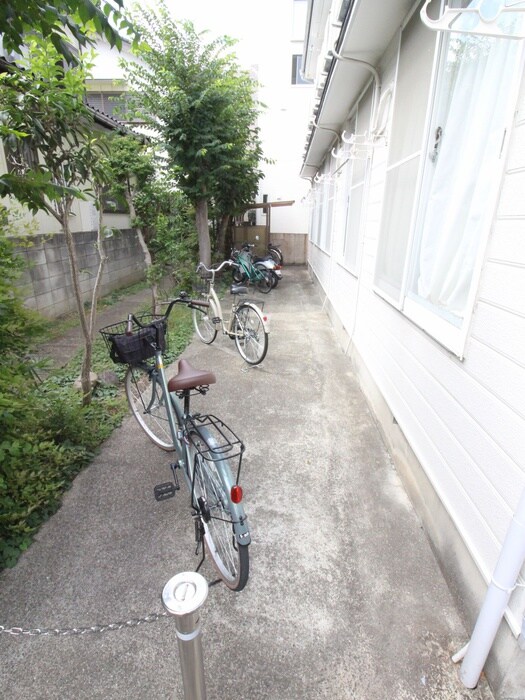 物件外観写真3　(駐輪場)