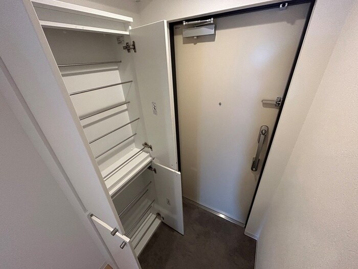 物件内観写真13　(玄関)