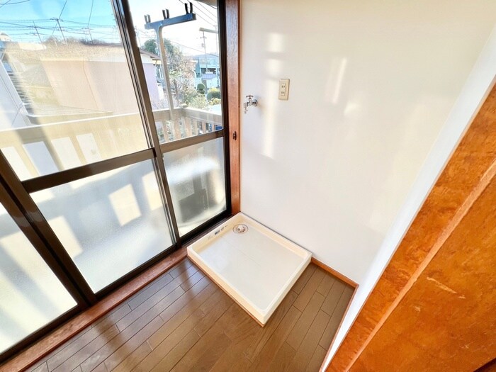 物件内観写真10　(洗濯機置場)