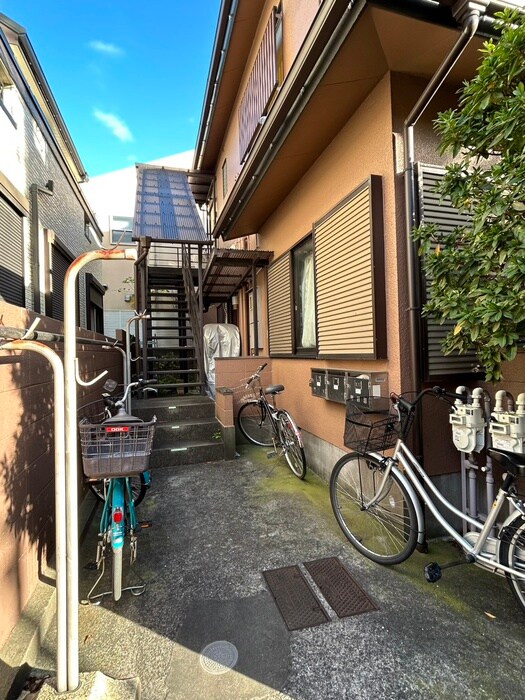 物件外観写真3　(エントランス部分)