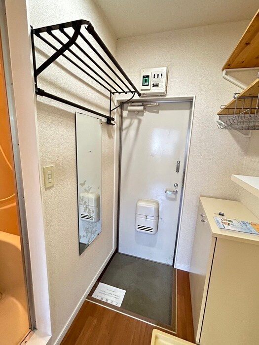 物件内観写真17　(玄関)
