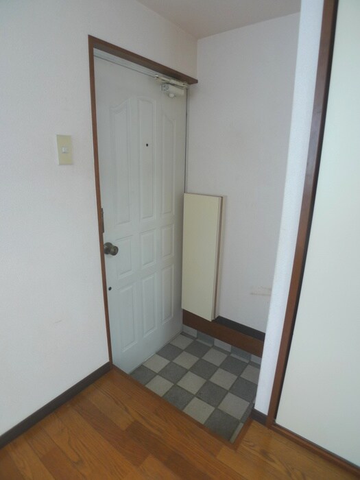 物件内観写真9　(玄関)