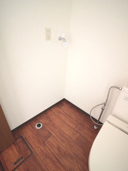 物件内観写真10　(洗濯機置場)