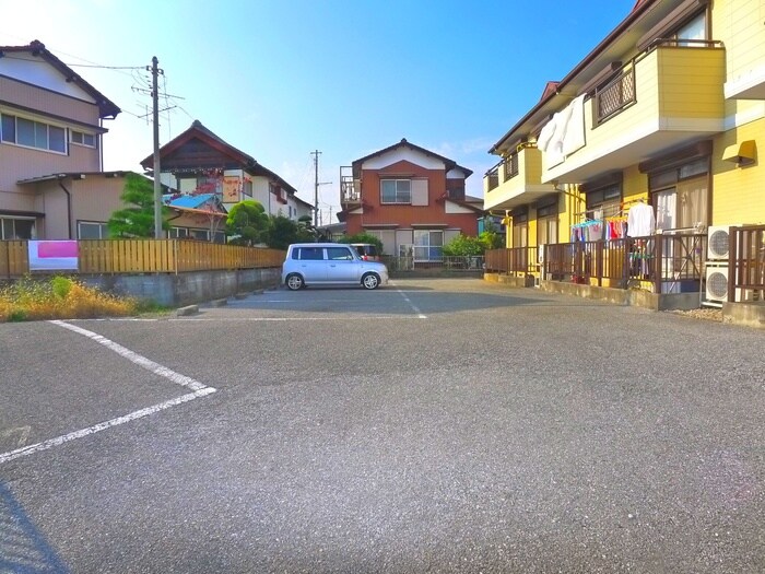 物件外観写真4　(駐車場)