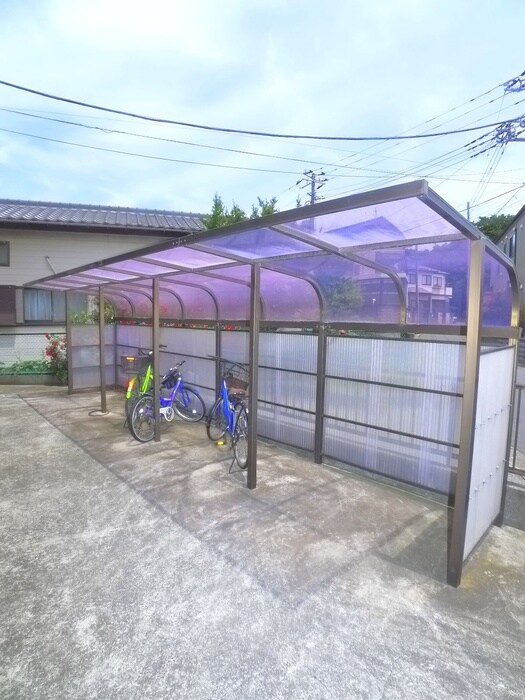 物件外観写真5　(駐輪場)