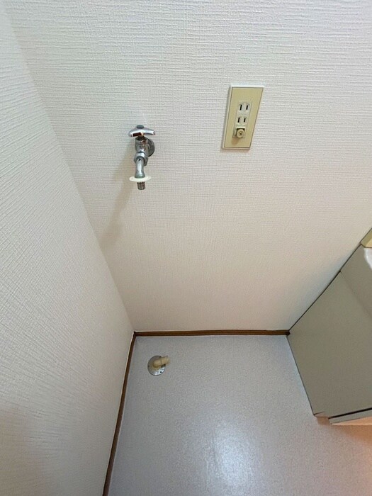 物件内観写真18　(洗濯機置場)