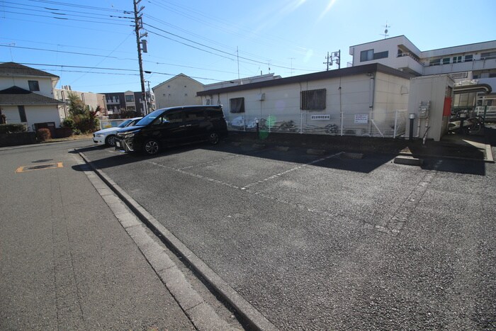 物件外観写真5　(駐車場)