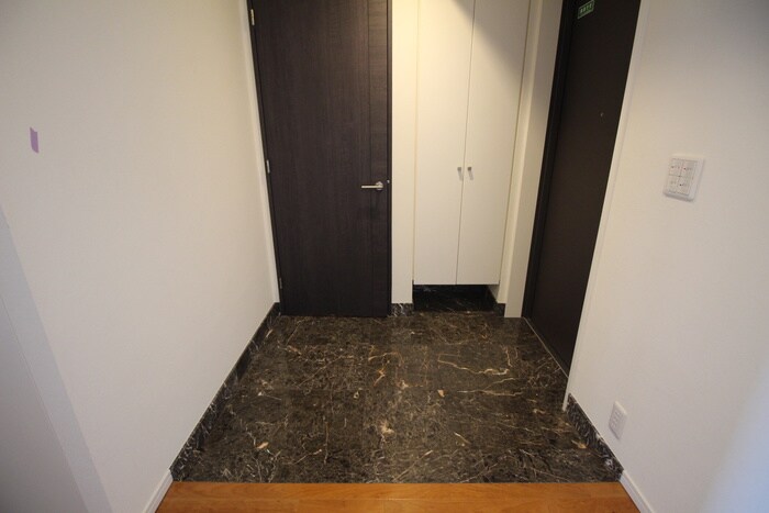 物件内観写真14　(玄関)