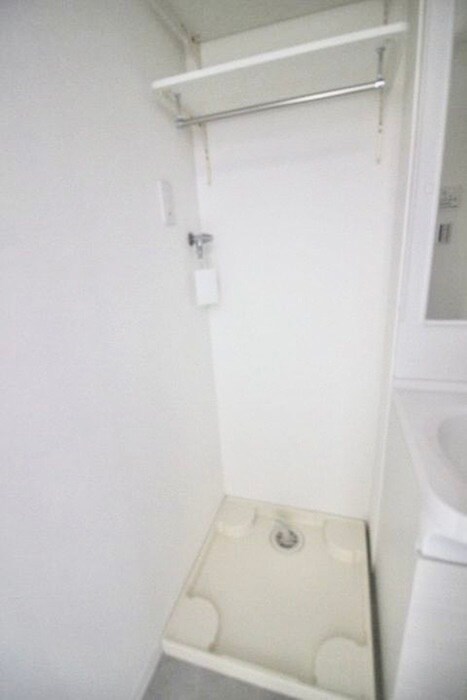 物件内観写真12　(洗濯機置場)