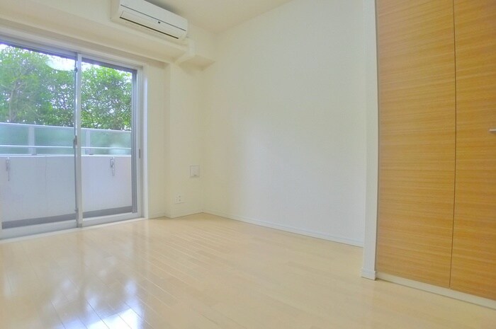 物件内観写真8　(室内からの展望)