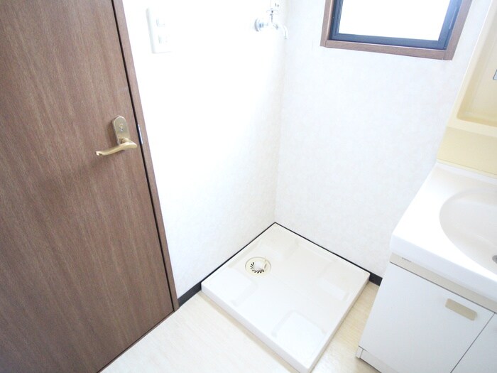 物件内観写真7　(洗濯機置場)