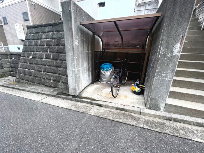 物件外観写真5　(駐輪場)