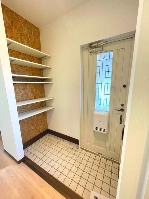 物件内観写真16　(玄関)