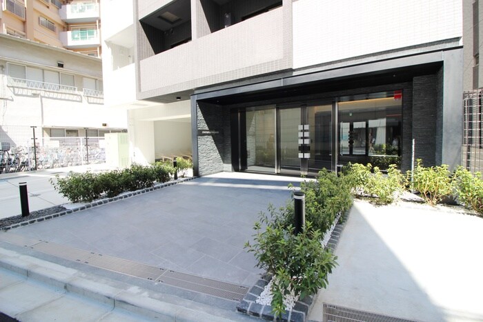 物件外観写真2　(エントランス部分)