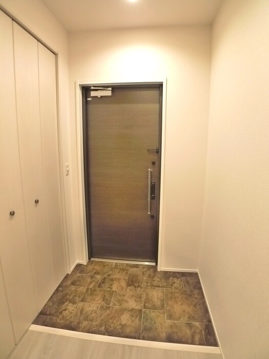 物件内観写真13　(玄関)