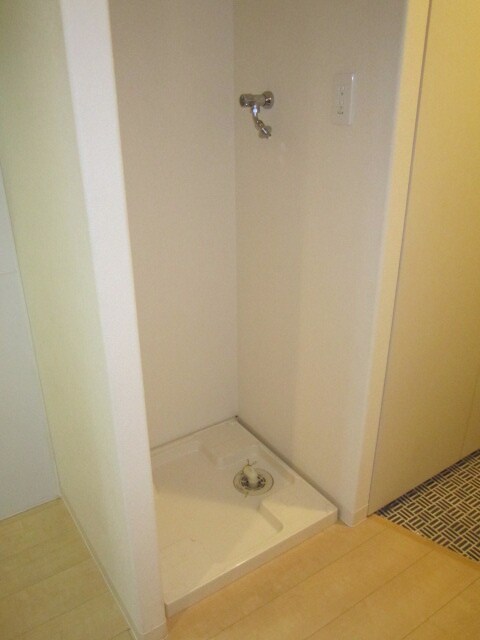 物件内観写真11　(洗濯機置場)