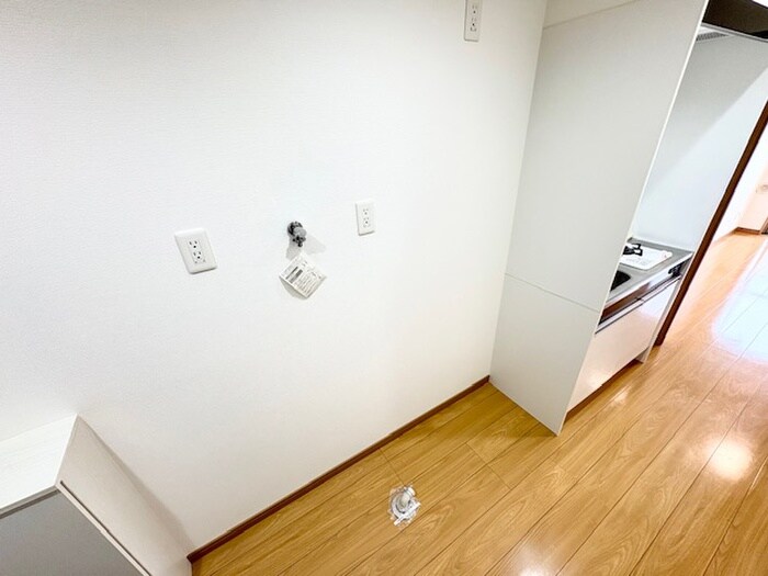 物件内観写真12　(洗濯機置場)