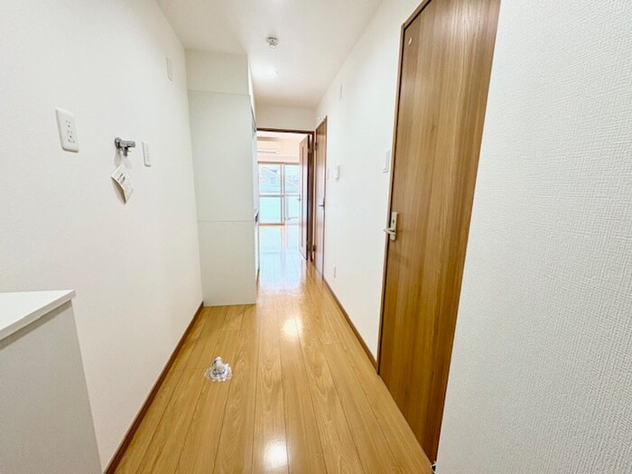 物件内観写真16　(廊下)